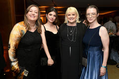 Cynthia Hand, Emily Bader, wearing Vivienne Westwood, Brodi Ashton e Jodi Meadows al My Lady Jane Global Red Carpet Premiere