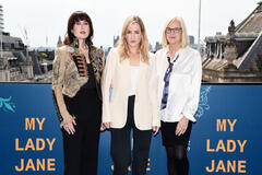 Meredith Glynn, Gemma Burgess e Laurie MacDonald al London photocall per My Lady Jane