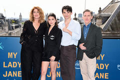 Anna Chancellor, Emily Bader, Edward Bluemel e Rob Brydon al London photocall per My Lady Jane