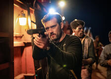 Alex Pettyfer in Il ministero della guerra sporca