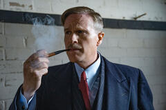 Cary Elwes in Il ministero della guerra sporca