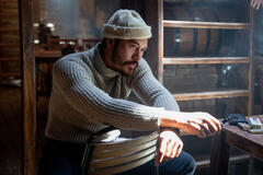 Henry Golding in Il ministero della guerra sporca