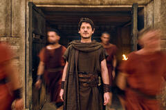 Iwan Rheon in Those About To Die - Immagine dal set