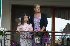 Özlem Çakar Yalçinkaya come Makbule Kaya e Beren Nur Karadis come Defne Kaya in Segreti di Famiglia 1x02