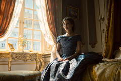 Dominique Devenport come Sissi in Sissi 3x01 - Immagine dal set