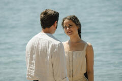 Jannik Schümann come Franz e Dominique Devenport come Sissi in Sissi 3x04