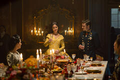 Desirée Nosbusch come Eh Sophie, Jannik Schümann come Franz e Dominique Devenport come Sissi in Sissi 3x05