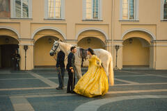Jannik Schümann come Franz e Dominique Devenport come Sissi in Sissi 3x06