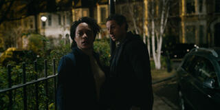 Rosalind Eleazar e Dustin Demri-Burns in Slow Horses 1x04