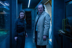 Gary Oldman e Aimee-Ffion Edwards in Slow Horses 2x04