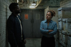 Ṣọpẹ́ Dìrísù e Rosalind Eleazar in Slow Horses 3x05