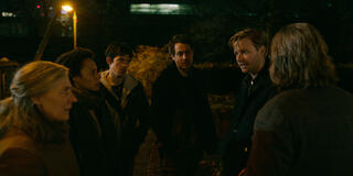 Gary Oldman, Jack Lowden, Dustin Demri-Burns, Christopher Chung, Rosalind Eleazar e Saskia Reeves in Slow Horses 1x05