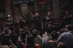 Yoo Oh-seong come Master Sergeant Tak in Sweet Home 2x06