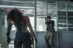 Lee Si-young come Seo Yi-kyung, Jinyoung come Park Chan-yeong in Sweet Home 2x07