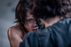 Lee Si-young come Seo Yi-kyung, Song Kang come Cha Hyun-su in Sweet Home 2x07