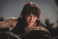 Lee Si-young come Seo Yi-kyung, Song Kang come Cha Hyun-su in Sweet Home 2x07