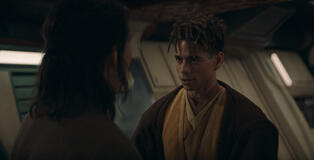 (S-D): Master Sol (Lee Jung-jae) e Yord Fandar (Charlie Barnett) in The Acolyte