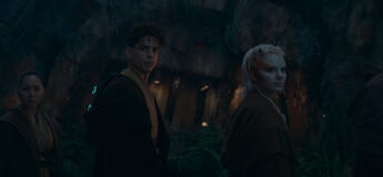 (Centro, S-D): Yord Fandar (Charlie Barnett) e Jedi Padawan Jecki Lon (Dafne Keen) in The Acolyte