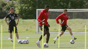 Aaron Hayden e Luke Young in Welcome to Wrexham 3x02