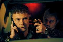 Dennis Mojen come Paul sul set di 60 Minutes