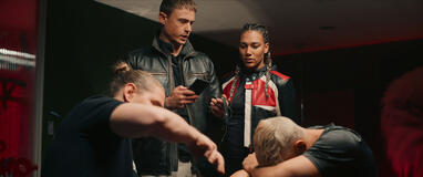 Emilio Sakraya come Octavio Bergmann, Marie Mouroum come Cosima e Dennis Mojen come Paul sul set di 60 Minutes