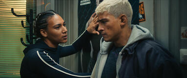 Emilio Sakraya come Octavio Bergmann e Marie Mouroum come Cosima sul set di 60 Minutes