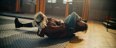 Enikő Fülöp come Annika sul set di 60 Minutes