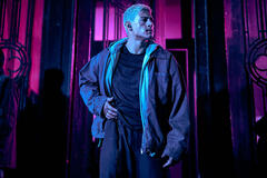 Emilio Sakraya come Octavio Bergmann sul set di 60 Minutes