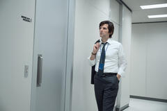 Adam Scott in Scissione 1x02