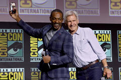 (S-D) Anthony Mackie e Harrison Ford sul palco durante il Marvel Studios Panel nella Hall H al SDCC in San Diego, California il 27 luglio 2024