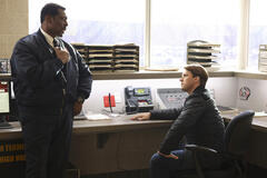 (S-D) Eamonn Walker come Chief Wallace Boden, Jesse Spencer come Matt Casey in Chicago Fire 12x06