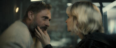 Roland Møller come Anders Silje, Ashleigh Cummings in Citadel 1x04