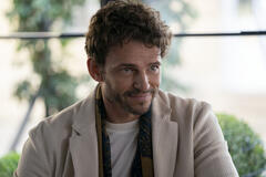 Arnaud Binard come Laurent in Emily in Paris 4x02