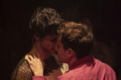 Fernando Líndez come Joel, André Lamoglia come Iván in Elite 8x08