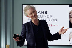 Bruno Gouery come Luc in Emily in Paris 4x02