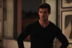 Paul Forman come Nicolas De Leon in Emily in Paris 4x03