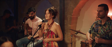 Ali Fumiko Whitney come Melina in Find Me Falling