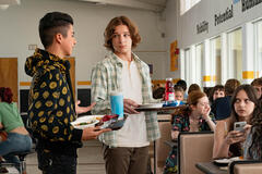 Bardia Seiri come Koosh, Mason Thames come Benji Nielsen, e Ali Gallo come Alyssa Nielsen in Incoming - I nuovi arrivati