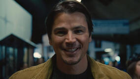 Josh Hartnett in TRAP di M. Night Shyamalan, scena da trailer