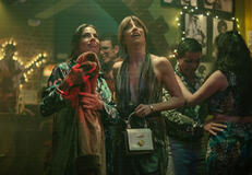 (S-D) Carla Giraldo come Piluca, Verónica Orozco come Ana in La Primera Vez 2x04