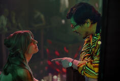 (S-D) Verónica Orozco come Ana, Juan Pablo Acosta come Adolfo in La Primera Vez 2x05