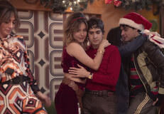 (S-D) Verónica Orozco come Ana, Francisca Estevez, Emmanuel Restrepo come Camilo Granados in La Primera Vez 2x05