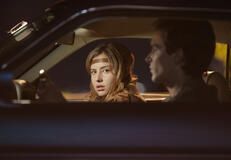 Francisca Estevez come Eva Samper, Alejandro Santa María come Alfredo in La Primera Vez 2x08