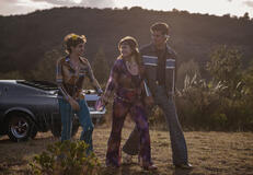 (S-D) Emmanuel Restrepo come Camilo Granados, Francisca Estevez come Eva Samper, Alejandro Santa María come Alfredo in La Primera Vez 2x08