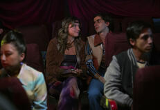 (S-D) Emmanuel Restrepo come Camilo Granados, Francisca Estevez come Eva Samper in La Primera Vez 2x08