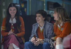 (S-D) Sara Pinzón come Luisa Salcedo, Emmanuel Restrepo come Camilo Granados, Francisca Estevez come Eva Samper in La Primera Vez 2x10