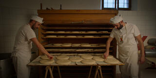 David e Fernando Sanchez, fornai spagnoli, preparano l'hornazo in Omnivore 1x05