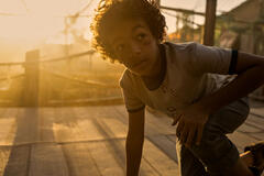 Colton Osorio come Giovane Luffy in One Piece - Stagione 1