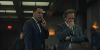 O-T Fagbenle e Peter Sarsgaard in Presunto innocente 1x06