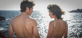 Lucas Bravo e Léa Luce Busato in Libre di Mélanie Laurent